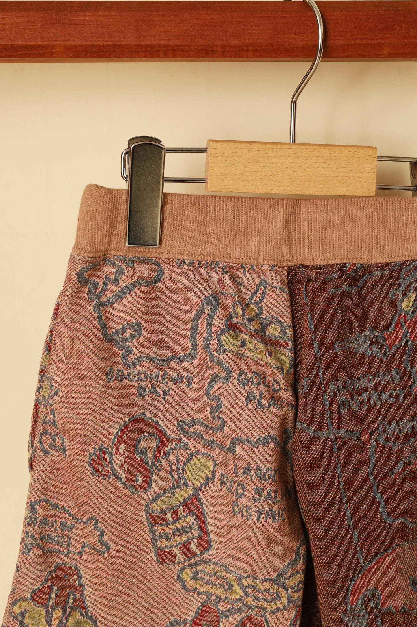 jonnlynx tiny people SOUVENIR MAP SHORTS