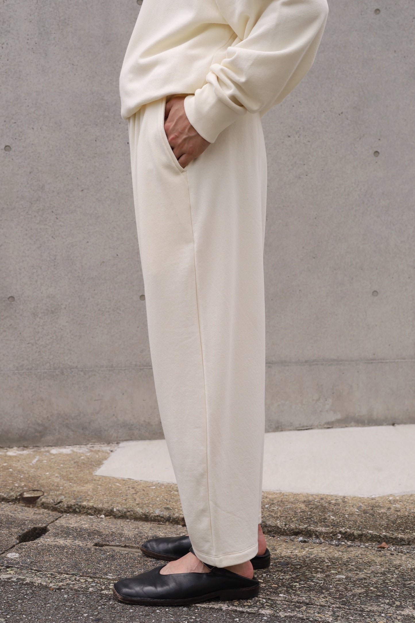 WONDER ROOM SWEAT SLACKS friend
