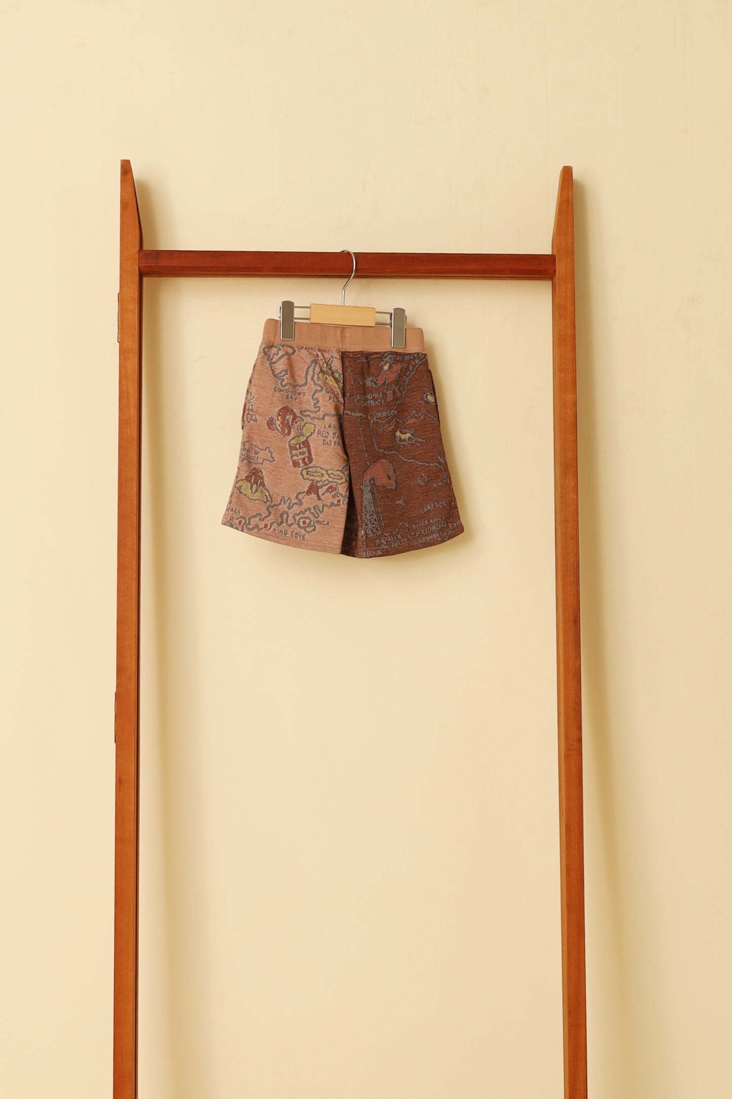 jonnlynx tiny people SOUVENIR MAP SHORTS
