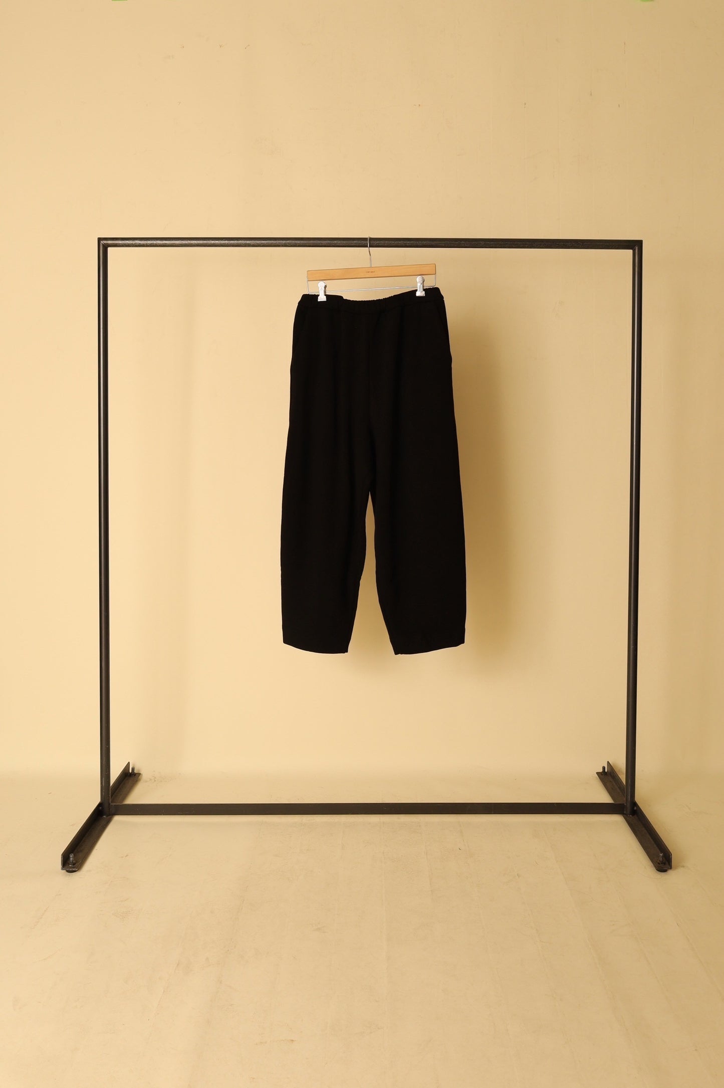 WONDER ROOM SWEAT SLACKS egg
