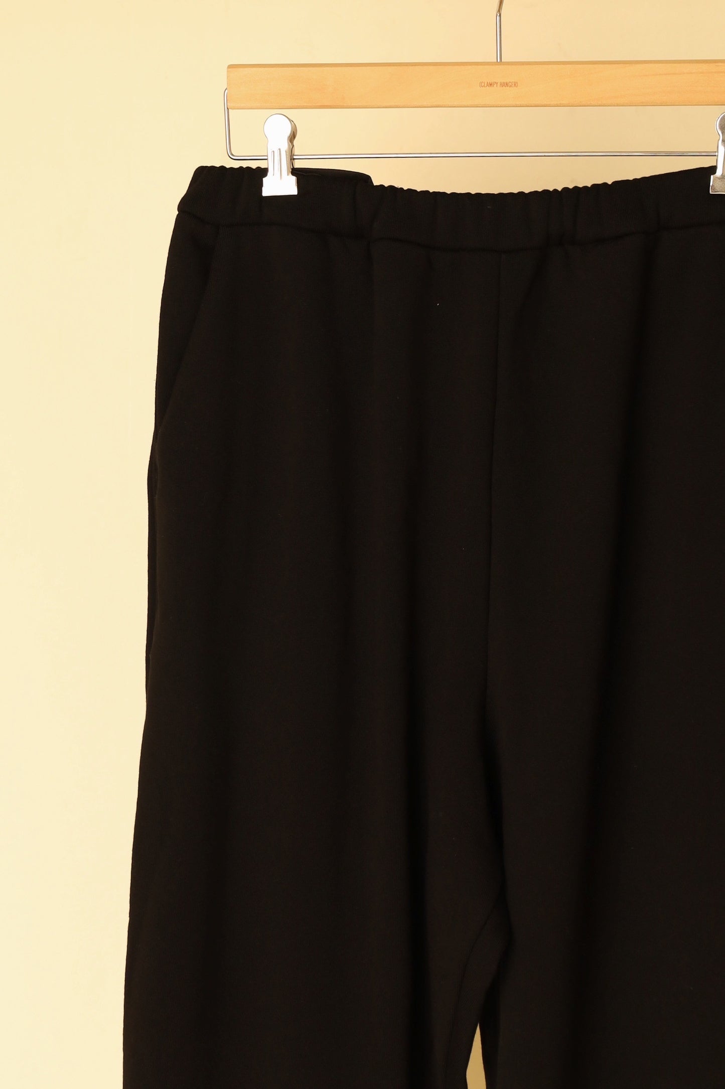 WONDER ROOM SWEAT SLACKS egg