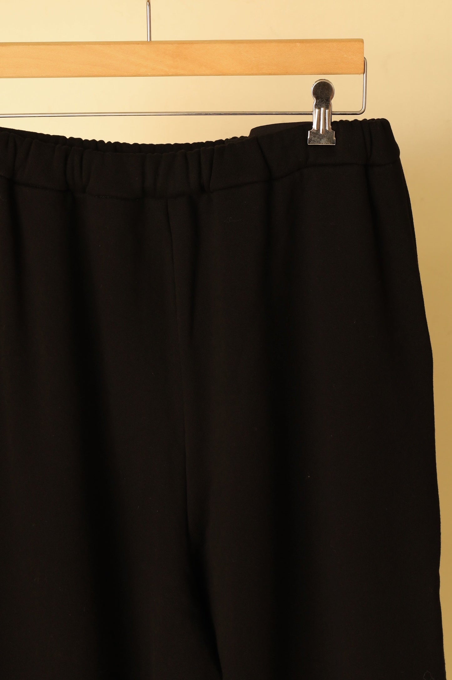 WONDER ROOM SWEAT SLACKS egg