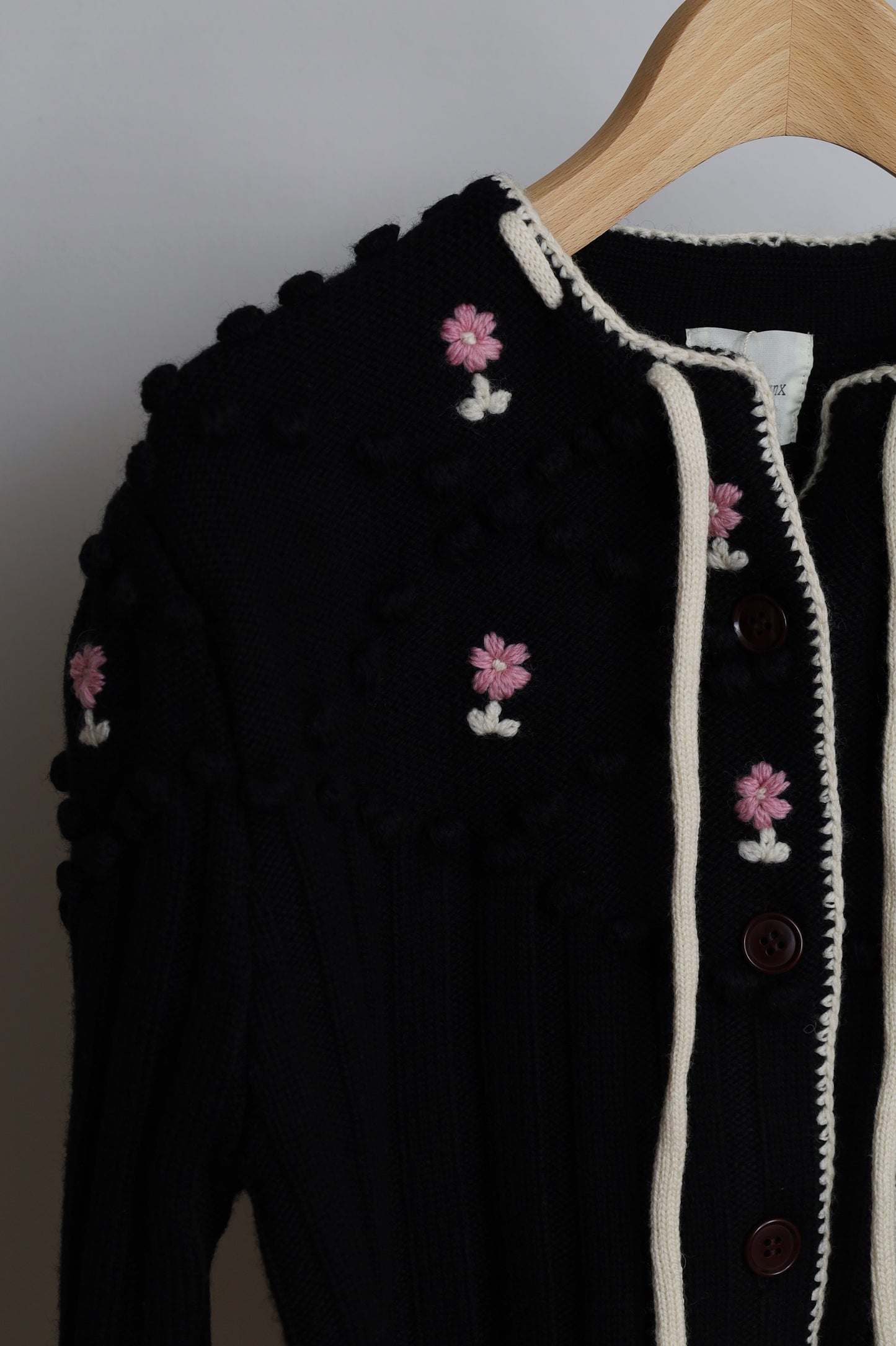 jonnlynx British yarn flower pullover