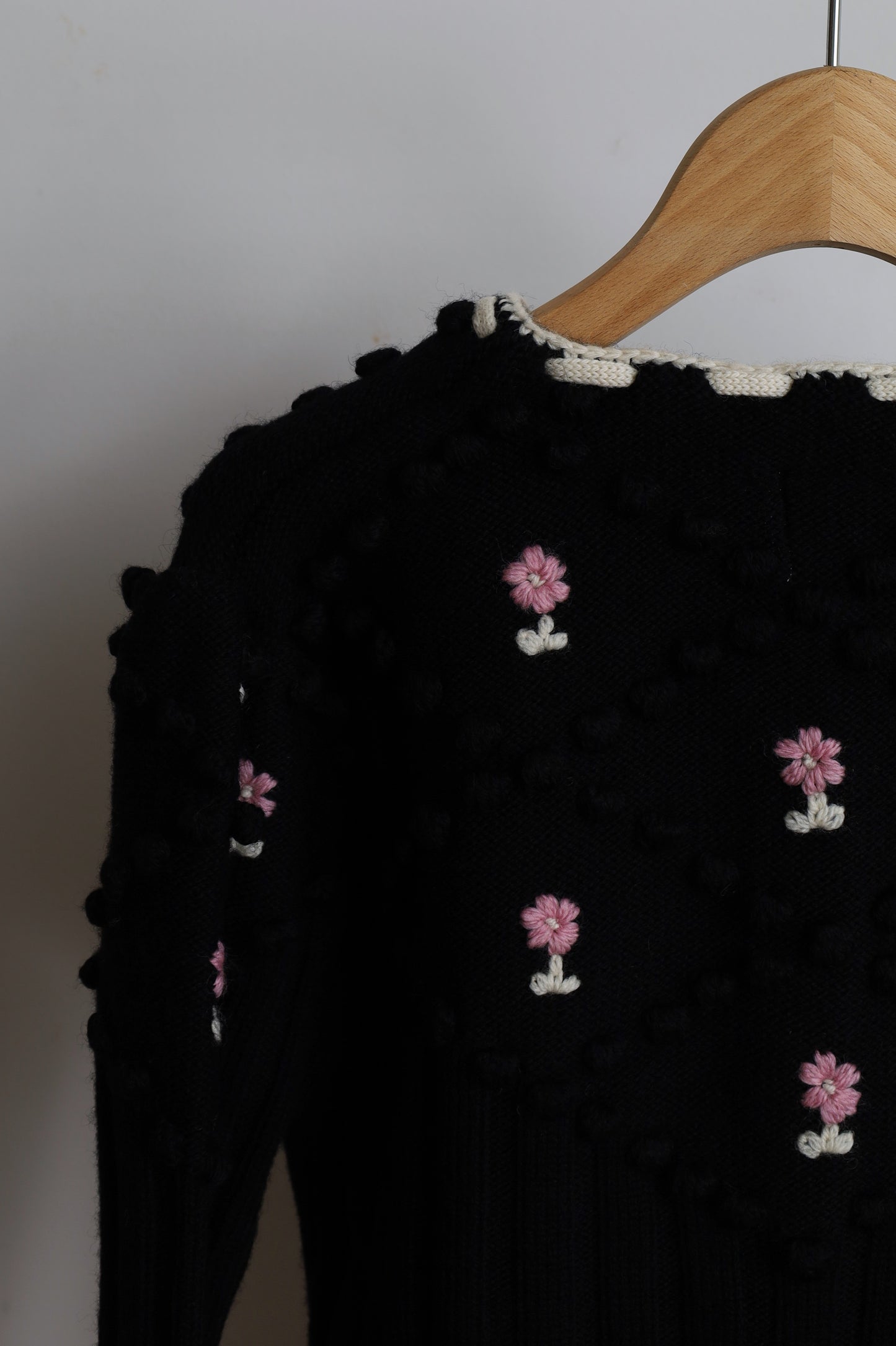 jonnlynx British yarn flower pullover