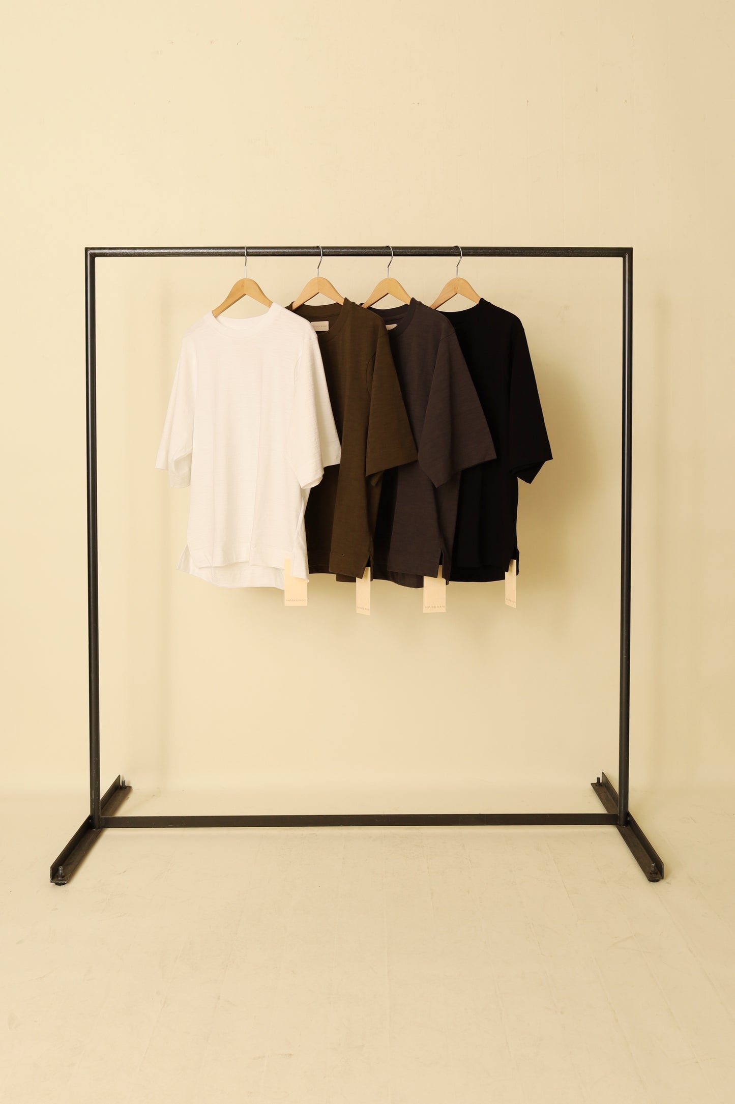 WONDER ROOM S/S Crewneck Tee
