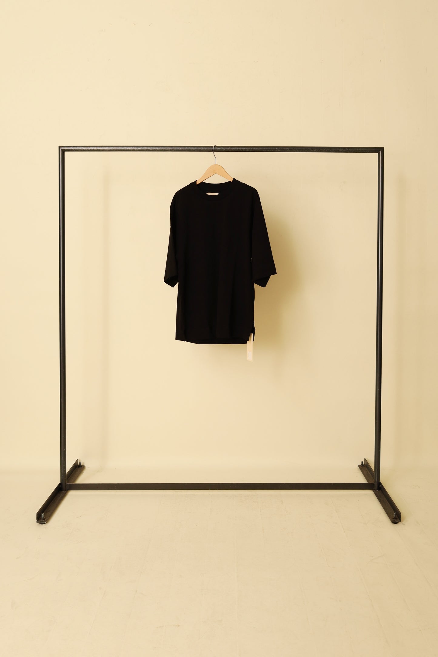 WONDER ROOM S/S Crewneck Tee