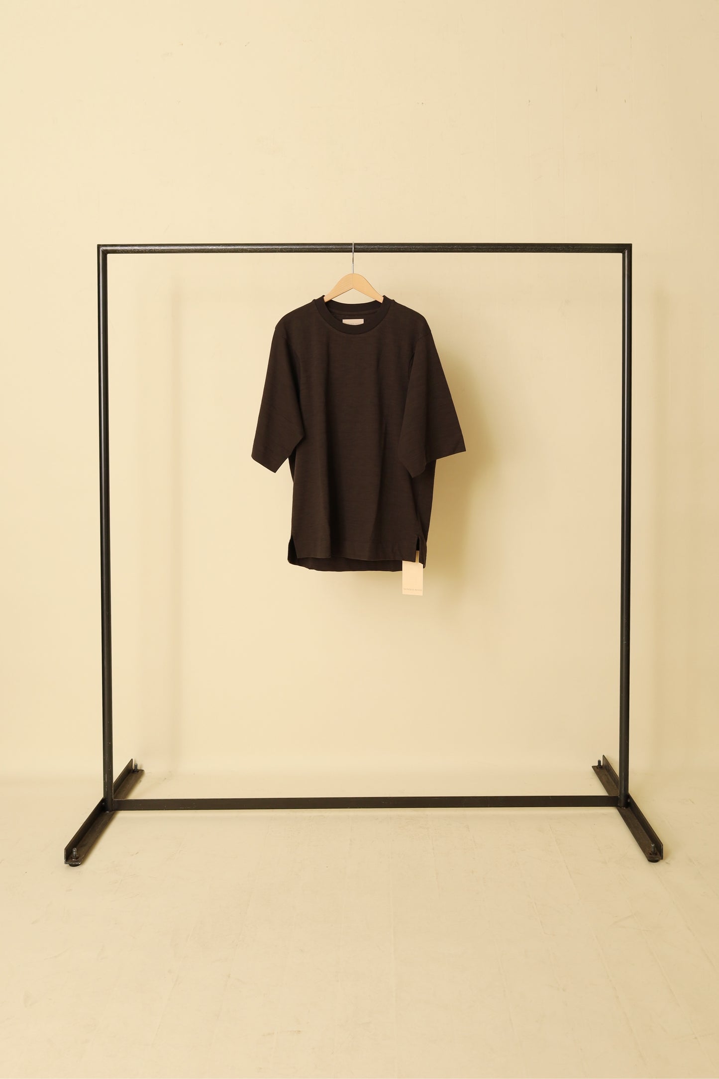 WONDER ROOM S/S Crewneck Tee
