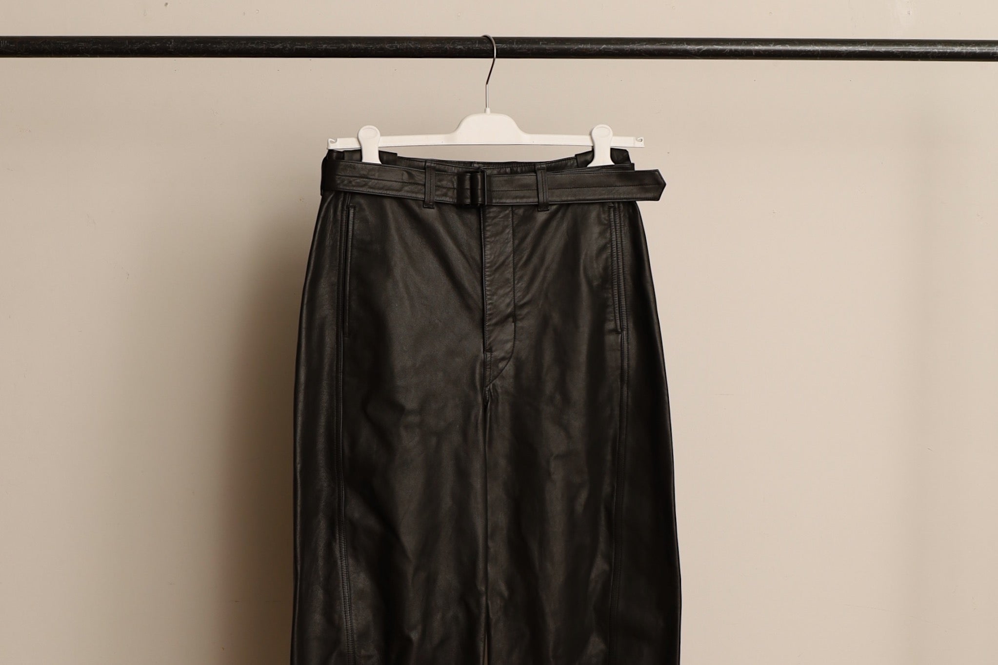 LEMAIRE【 LEATHER BELTED TWISTED PANTS 】 – tlalli-online-store