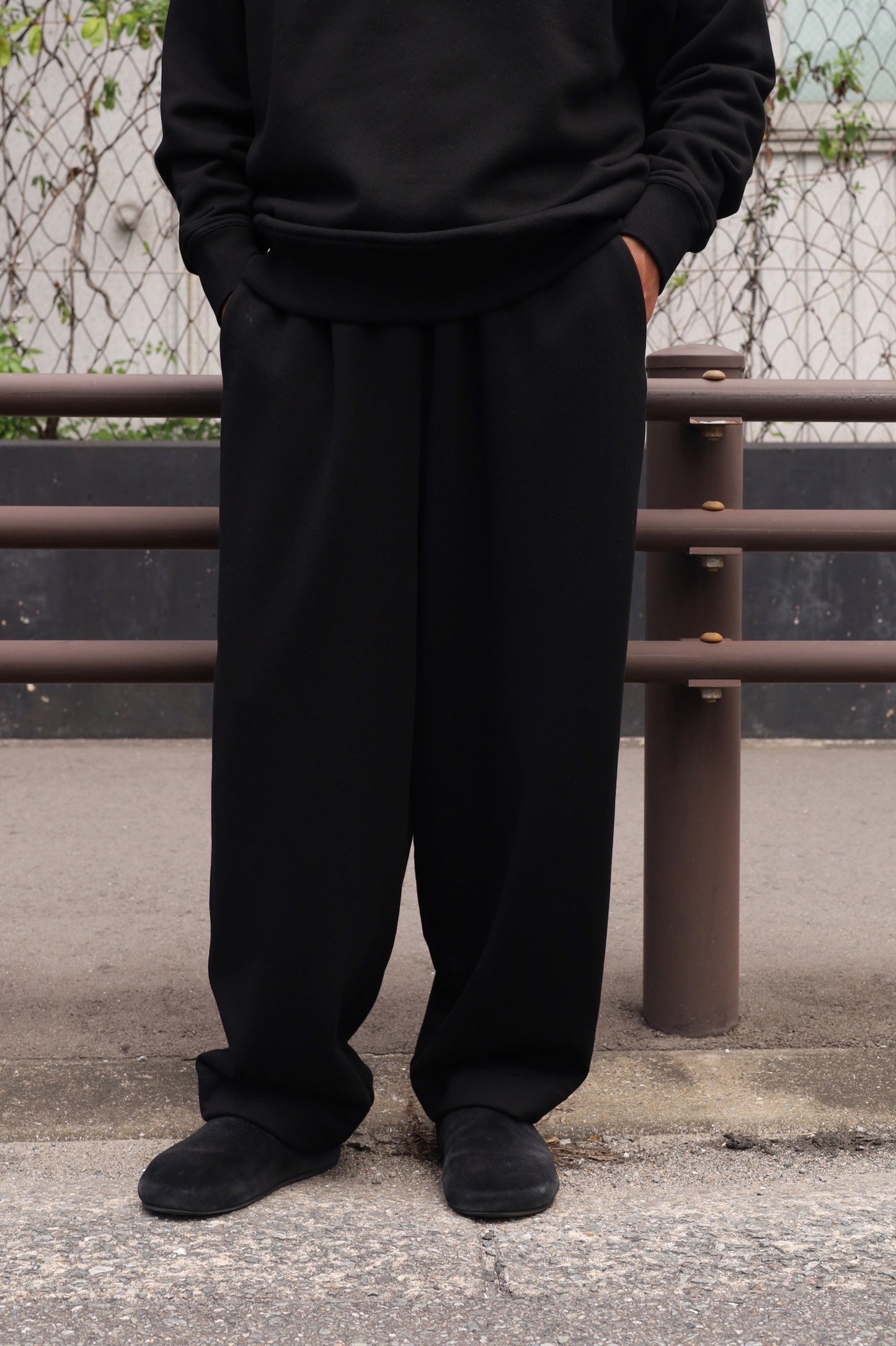 WONDER ROOM SWEAT SLACKS  egg