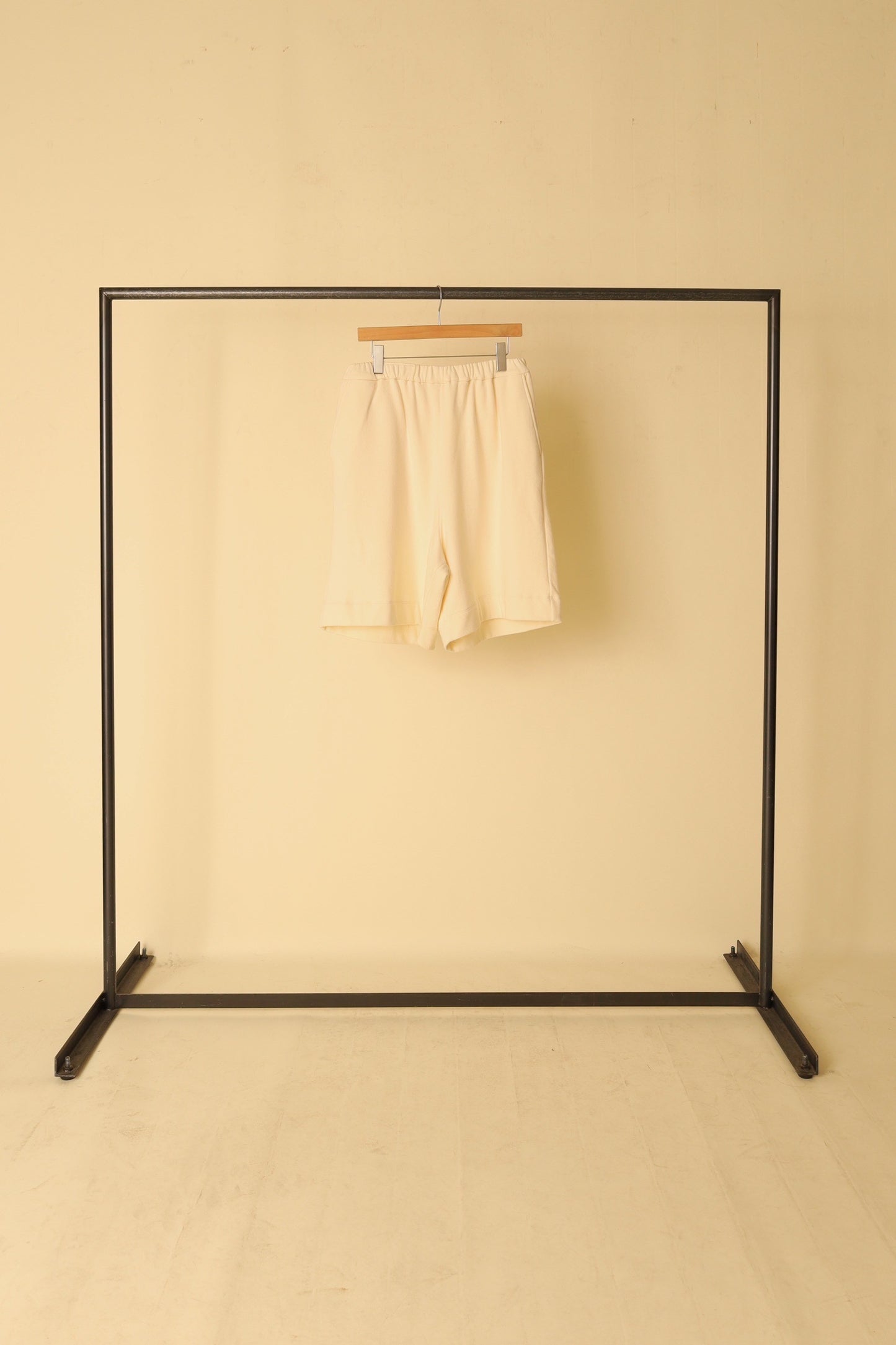 WONDER ROOM SWEAT SHORTS  friend