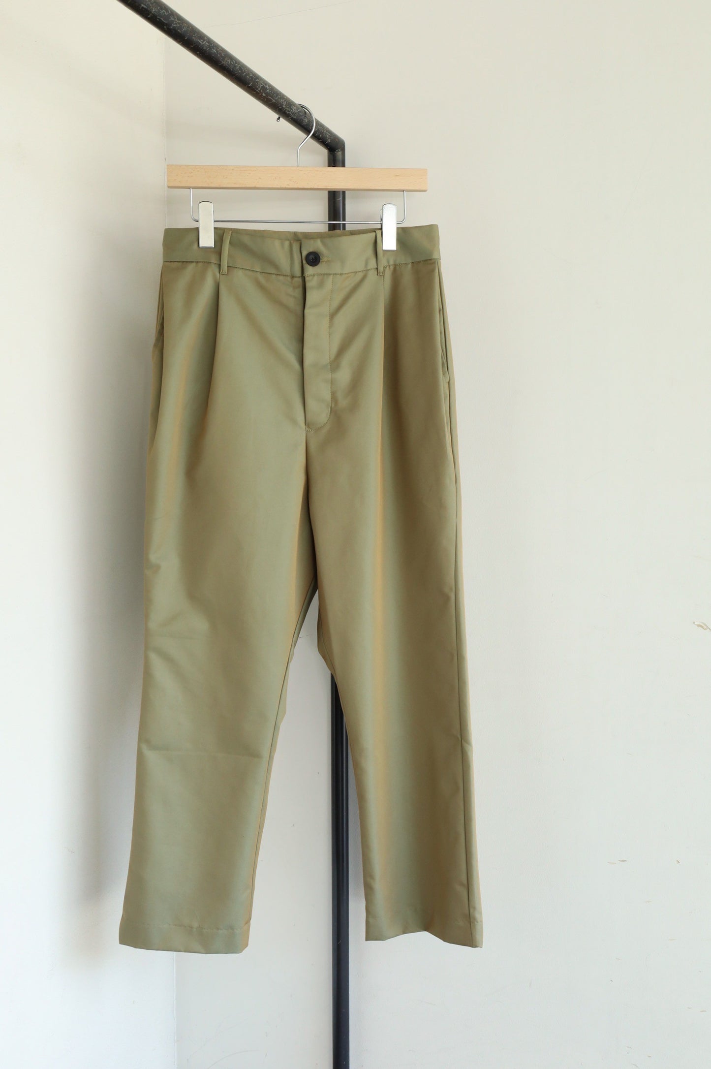 NESHU Straight tuck pants