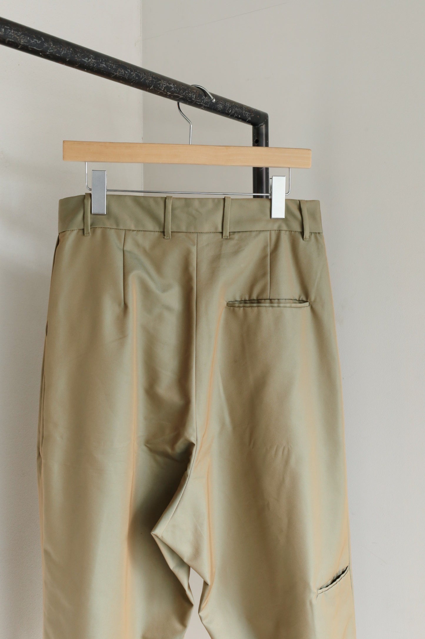 NESHU Wide tuck pants