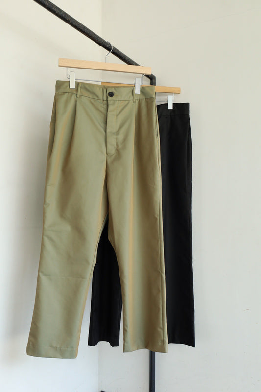 NESHU Straight tuck pants