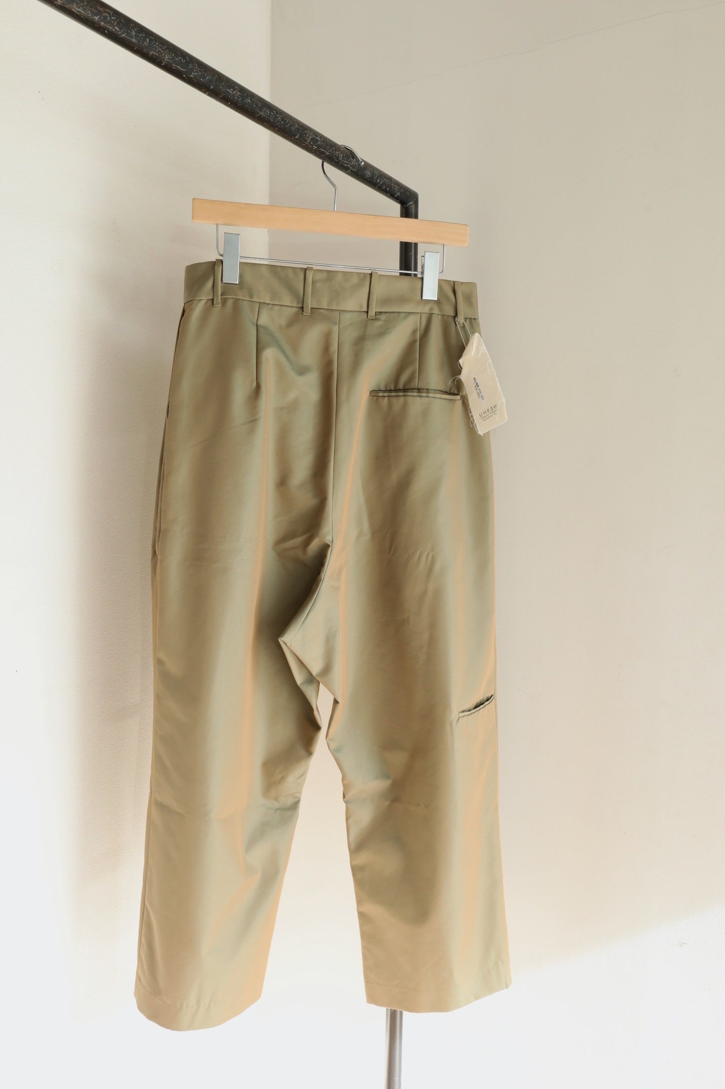 NESHU Wide tuck pants