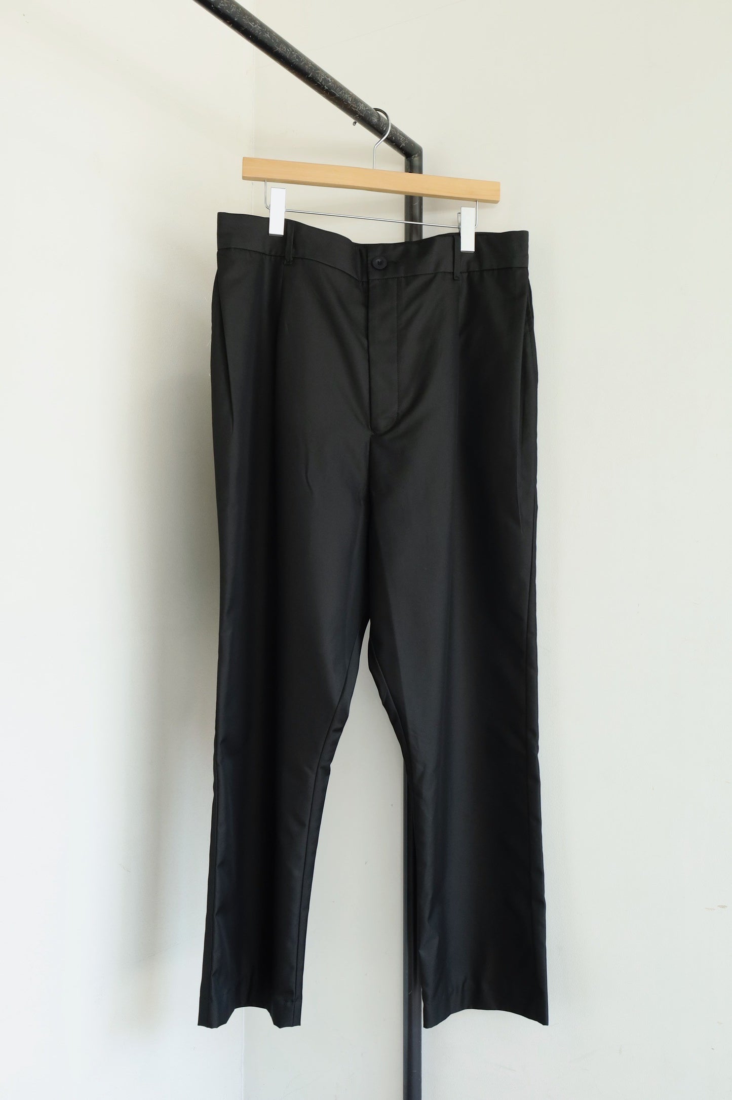 NESHU Straight tuck pants