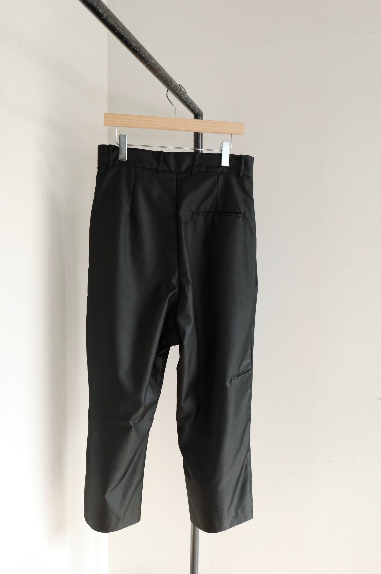 NESHU Wide tuck pants