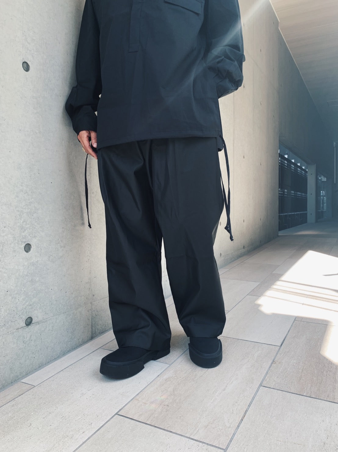 NESHU Wide tuck pants