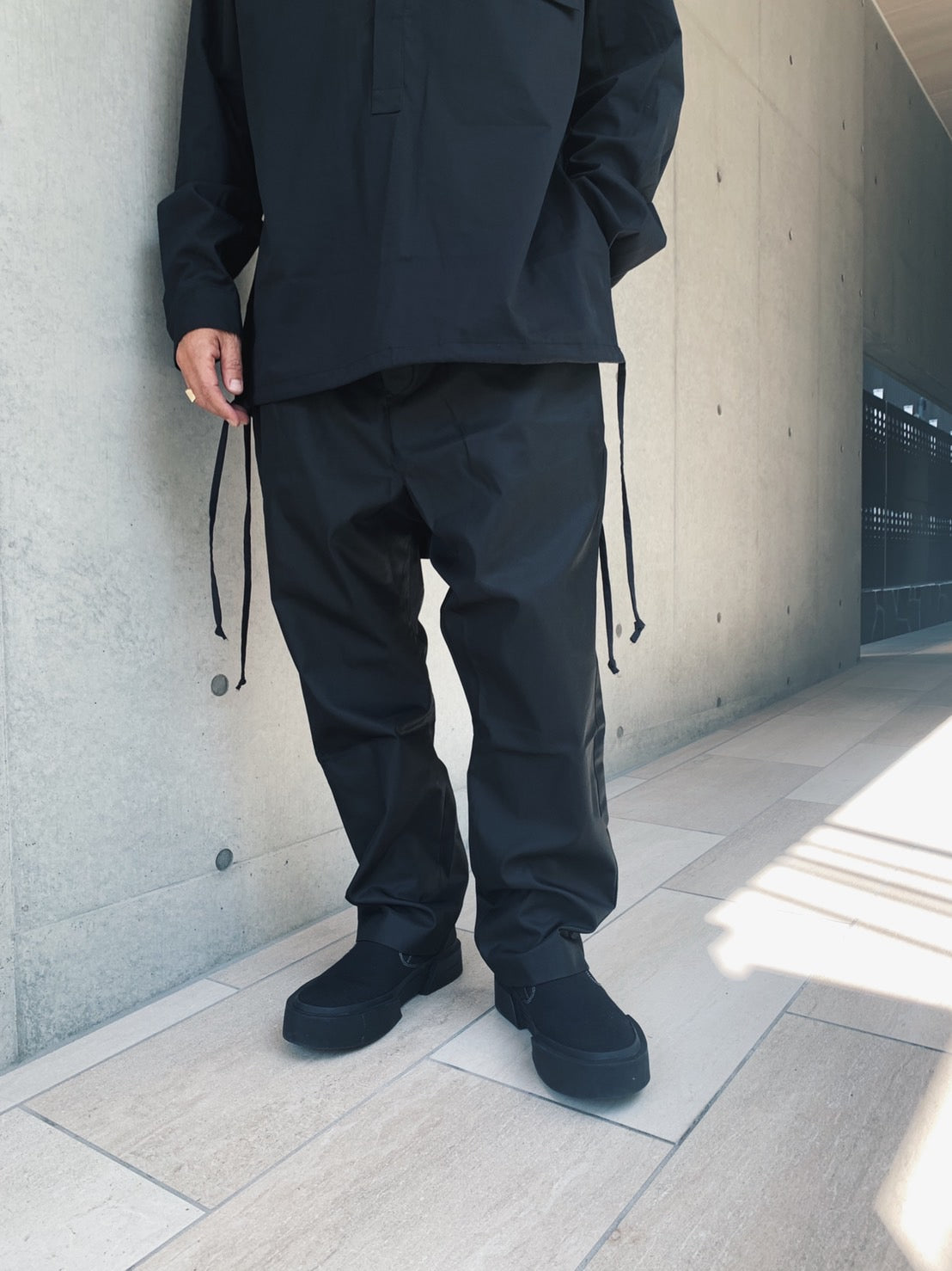 NESHU Straight tuck pants