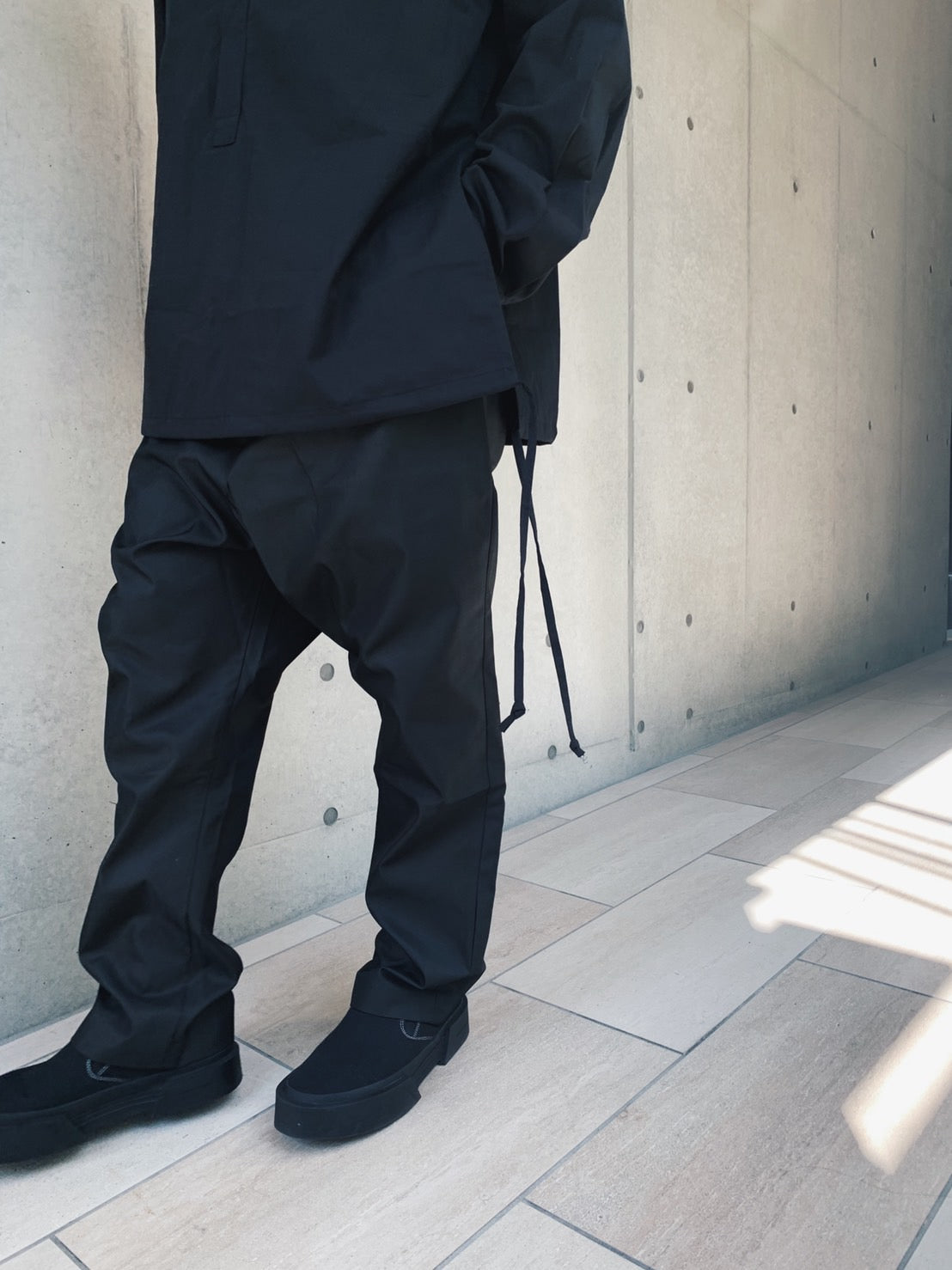 NESHU Straight tuck pants