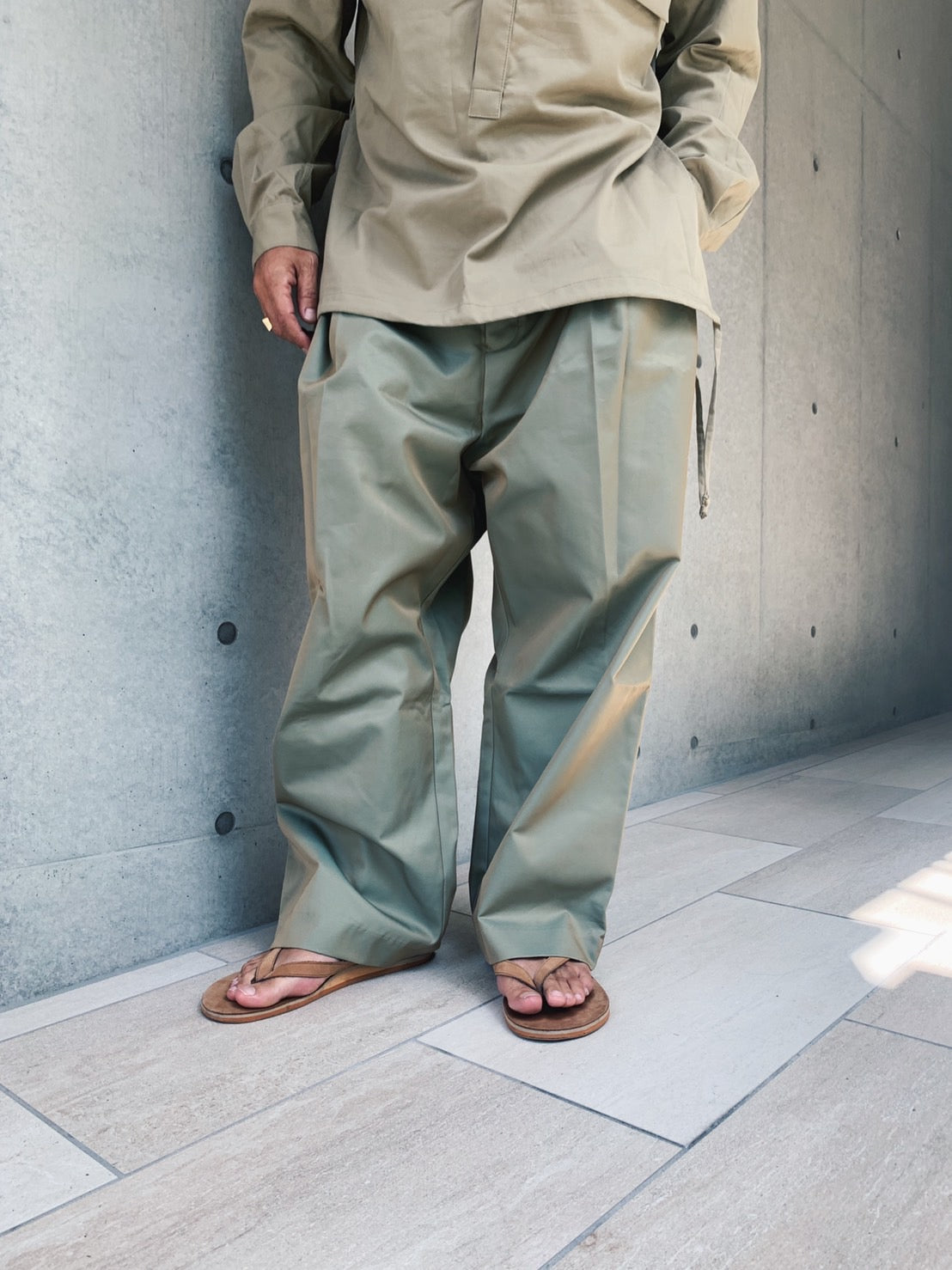 NESHU Wide tuck pants