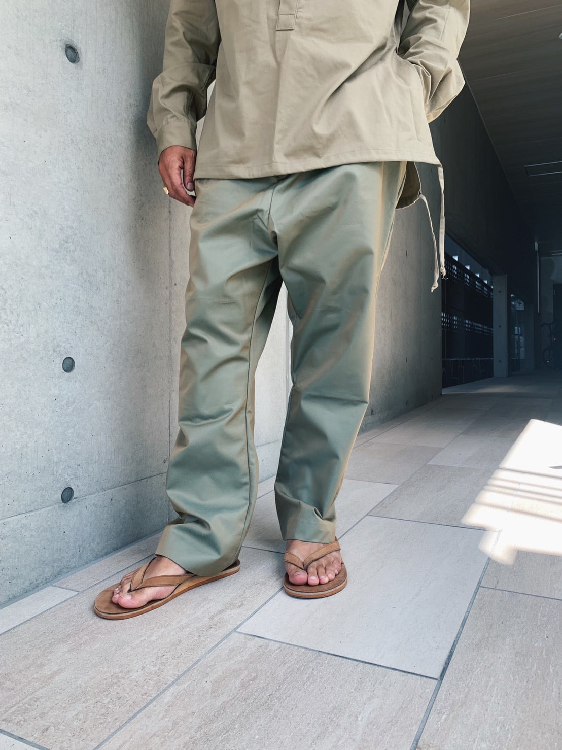 NESHU Straight tuck pants