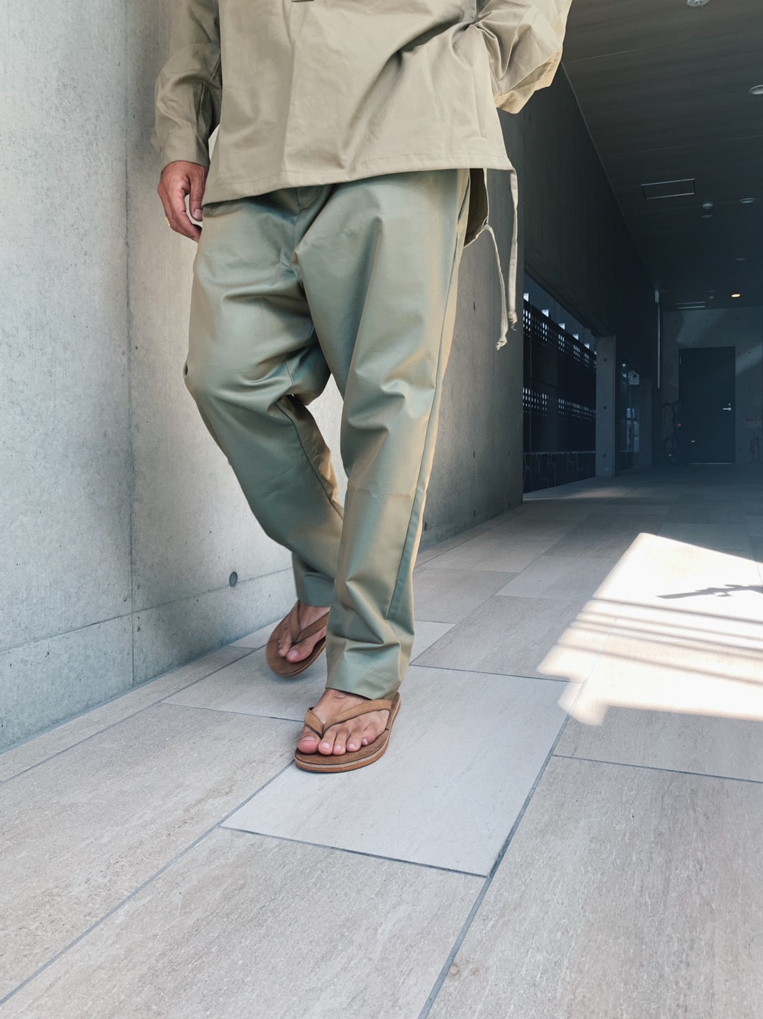 NESHU Straight tuck pants