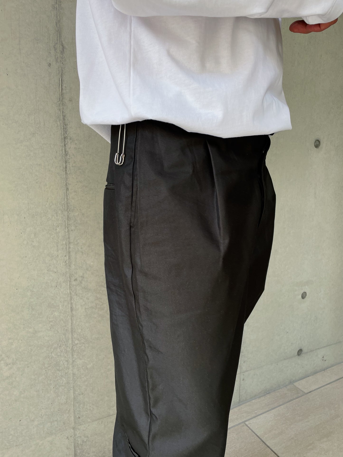 NESHU Straight tuck pants