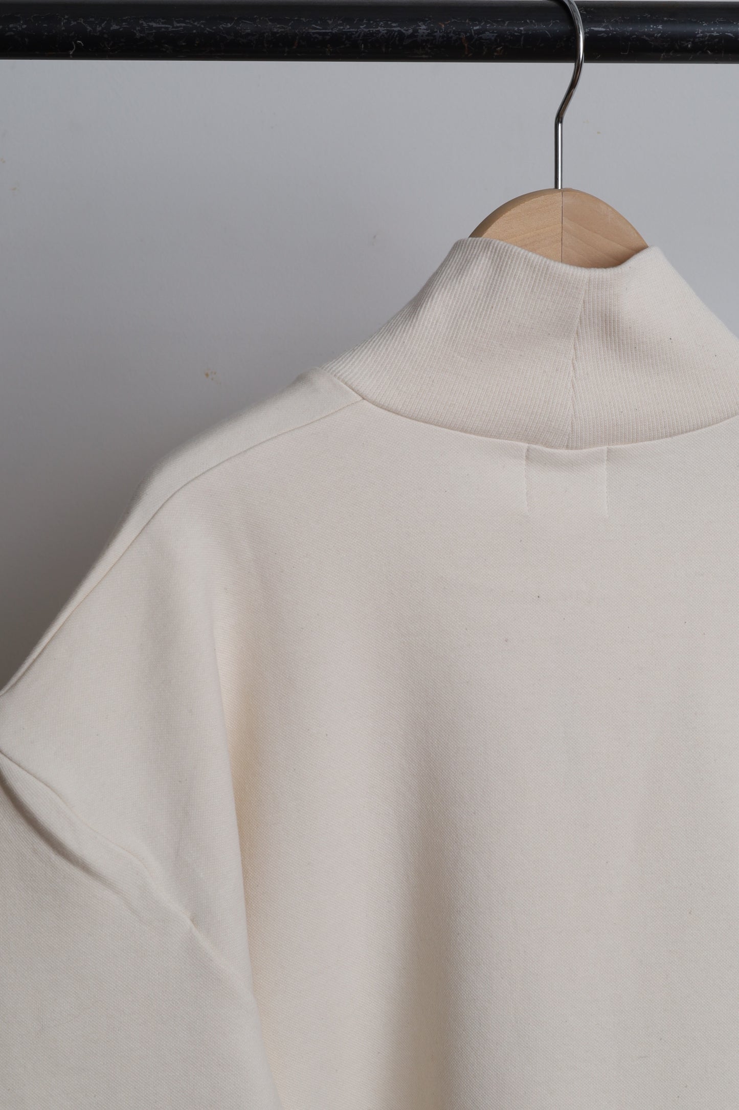 jonnlynx CARDBOARD HIGH NECK PULLOVER